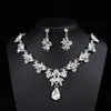 Collar y Pendientes de Perlas de Agua Dulce Florales Retro Elegantes Populares Europeos y Americanos Juego de Dos Piezas Cadena Versátil para Clavícula de Mujer