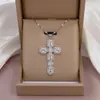 Colar para Mulheres, Colar de Cruz com Zircônia Colorida, Joia Versátil de Cobre Micro-Incrustado Estilo Europeu e Americano, Colar Atravessando Fronteiras Atacado