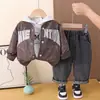 Conjunto de Ropa para Niños Primavera y Otoño 2026 Nueva Moda Chaqueta de Béisbol con Capucha Tie-Dye Conjunto de Tres Piezas Ropa de Otoño para Bebé