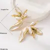 Brincos de Studs Hemingway Acessórios Modernos Flor de Íris Dourada Gotejamento de Óleo Gradiente Incrustados com Pérolas Versáteis para o Dia a Dia Estilo para Ir ao Trabalho Brincos para Mulheres