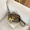 Nuevo Bolso Kelly Rosa de Nicho 2026 para Mujer, Bolso Cruzado Versátil de Gama Alta con Lindo Colgante de Pegaso, Bolso de Hombro