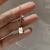 Collar de cuadrado de la suerte para mujer, Lujo ligero, nicho, sentido de alta calidad, ins, no se decolora, diseño de nicho, colgante, cadena para clavícula, Nuevo