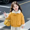 Abrigo para Niñas Otoño Invierno 2026 Estilo Nuevo Ropa de Invierno para Bebé Parte Superior de Lana de Cordero Chaqueta Gruesa con Felpa para Niños Ropa de Algodón Moderna