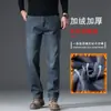 Calça jeans de alta qualidade na cor cinza fumaça, calça masculina de corte reto e modelagem solta, coleção outono/inverno 2026, calça longa casual para homens de meia-idade, com forro de fleece