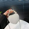 Bolsa Pequena de Design de Nicho para Mulheres Verão 2022 Nova Moda Estilosa Bolsa em Formato de Coração Bolsa com Corrente de Pérolas Mini Bolsa Transversal