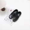 Novos Sapatos Casuais Slip-On de Outono Feitos de Couro Genuíno com Saltos Grossos e Design Pregueado para Mulheres