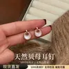 Brincos de argola em prata pura S999 com agulha e madrepérola natural para mulheres, estilo francês de luxo leve, extremamente bonitos e elegantes com um toque de alta qualidade