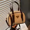 Bolsa Pequena Super Popular Transfronteiriça para Mulheres Outono e Inverno 2025 Nova Bolsa Transversal de Ombro Único Retrô Fosca Popular Bolsa Pequena Quadrada de Mão