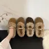 Zapatos slip-on estilo perezoso para mujer, novedad otoño/invierno 2026, suela gruesa antideslizante para uso en exteriores, zapatos casuales para niñas con hebilla metálica y diseño peludo