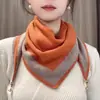 Bufanda nueva de Otoño e Invierno tejida con hebilla magnética de doble cara bufanda multifuncional protección cálida para el cuello bufanda triangular bufanda versátil