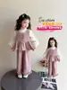 Conjunto de Renda para Meninas Primavera Outono 2026 Novo Bebê Estiloso Fashionável Roupas de Outono Infantil Estilo Little Coco Conjunto de Três Peças