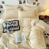 Conjunto Quatro Peças de Veludo Leite Espessado de Inverno Lençóis de Cama Quentes com Forro de Lã Capa de Edredom Veludo para Bebê Cor Lisa Conjunto de Três Peças para Dormitório