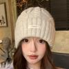 Gorro de lana trenzada estilo japonés retro para mujer, gorro de punto grueso y cálido para otoño e invierno, gorro holgado con protección para las orejas y protección contra el frío para la cara.