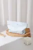 Bolsa de Cosméticos para Niñas Bordada con Lazo Fresca y Artística de Gran Capacidad Bolsa de Almacenamiento para Productos de Cuidado de la Piel Bolso de Mano Portátil