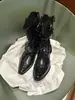 Nuevas Botas Vaqueras Occidentales Super Trendy de Nicho 2026 con Puntera Puntiaguda, Remaches, Hebilla de Cinturón, Corte en V, Botines Fruncidos con Tacones Gruesos