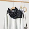 Pañuelo cuadrado marrón estilo Maillard para mujer, nuevo modelo otoño 2026, elegante y versátil, se puede usar como accesorio decorativo para el cabello o bufanda para el cuello, venta al por mayor