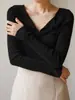 Suéter de punto gris con cuello en V estilo francés para mujer, colección de otoño, elegante y ajustado, perfecto como capa interior o base, top de suéter de lana
