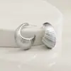 Brincos Plissados em Forma de C Retrô Europeus e Americanos para Mulheres, Clipe de Orelha Geométrico de Alta Qualidade, Ornamentos de Orelha com Textura Metálica Exagerada, Atacado Transfronteiriço