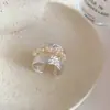 Serenidad de Té Blanco, Anillo Abierto Irregular de Perla Tejido Plegado, Anillo de Dedo Índice de Lujo Ligero de Gama Alta, Accesorio de Mano de Moda