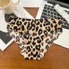 Roupa Íntima Feminina de Seda Gelada Europeia e Americana com Forro de Algodão na Virilha Quente Cintura Baixa Estampa de Leopardo Sexy Tamanho Plus Calcinha Triângulo Roupa Íntima para Mulheres de Comércio Exterior