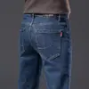 Jeans grises y azules de alta gama elegantes de Hong Kong para hombre, verano 2026, finos, corte slim, rectos, elásticos, versátiles.