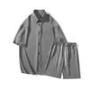 Conjunto de camisa de verão masculina 2026, moderno, com caimento solto, camisa de manga curta com gola e shorts, conjunto de duas peças fresco e estiloso