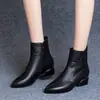 Botas Curtas Femininas Bico Fino Salto Bloco 2026 Outono/Inverno Novo Estilo Retro Zíper Lateral Forradas com Pelúcia Quentes Versáteis Botas Martin