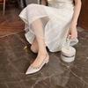 Sandalias de punta cubierta con tacón bajo trasero 2025 verano nuevo zapatos con remaches zapatos de mujer moda sandalias combinables