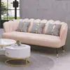 Un juego completo de muebles para zona de descanso de sofás para un salón de uñas, lindos sofás individuales para una tienda de ropa y belleza, estilo de lujo ligero