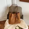 Bolsa de mano retro de gran capacidad transfronteriza, nueva colección otoño/invierno 2025, moderna, versátil, a la moda y simple, bolso de hombro para ir al trabajo