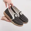 Sapatos casuais de tecido de Pequim estilo novo primavera e verão feitos sob medida, sapatos femininos antiderrapantes de comércio exterior transfronteiriço atacado