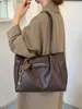 Coleção de outono 2026 transfronteiriça: bolsa de ombro casual retrô lisa para o dia a dia, bolsa tote de grande capacidade para o trabalho