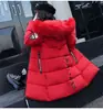 Nuevo Abrigo de Algodón Grueso de Invierno 2026 de Talla Grande y Longitud Media para Mujer, Estilo Coreano, Corte Entallado, Cuello Grande de Piel, Chaqueta de Algodón Estampada para Mujer