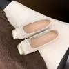 Versão em Couro do Mesmo Estilo Estilo Ballet Costura Quadrado Pequeno Bico Raso Slip-On Sapatilhas Sapatilhas com Laço Femininas Couro Genuíno