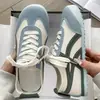 Tênis de treino alemães com cadarço, tênis brancos de sola grossa, sapatos casuais femininos estilo coreano novos para o outono de 2026, tênis de skate, tênis esportivos estudantis para mulheres