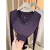 Camiseta de Manga Larga de Otoño Cuello en V Camiseta Base para Mujer Ajustada Versátil Temperamento Capa Interior Ropa Exterior Elegante Botón Camiseta Adelgazante