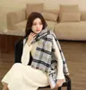Bufanda de Lana Suave y Amigable con la Piel para Mujer, Nueva para Otoño/Invierno, Engrosada, a Cuadros, con Borlas, Atractiva, Versátil, Calentador de Cuello, para Viajes Diarios, Cálida