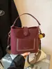 Bolso Retro para Mujer 2024 Nuevo Otoño e Invierno Nicho Hombro Único Cruzado Cubo Gran Capacidad Pu Tote Bolso de Mujer
