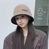 Chapéu Bucket de Tricô Quente Feminino Outono Inverno Novo Estilo Coreano Celebridade da Internet Versátil Simples Moda Proteção contra Frio Chapéu de Pescador