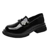 Mocasines populares para mujer 2026 otoño nuevos zapatos de suela gruesa para mujeres bajitas zapatos casuales versátiles sin cordones de cuero para mujer