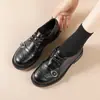 Sapatos femininos brogue de sola macia estilo britânico esculpidos, outono de 2026 novos mocassins populares britânicos retrô com cadarço