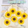 Llavero de Girasol Llavero Sonriente Joyería Accesorios Lindos para Bolsos Venta al por Mayor Colgante de Girasol Puesto Transfronterizo