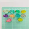 Luminoso Dibujo Animado Tridimensional Lindo Pato de Colores Llavero DIY Funda de Teléfono Pasador Accesorios de Decoración de Resina