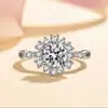 Versión Coreana Anillo de Moda de TikTok Más Vendido Reina de Hielo Elegante para Mujer Anillo de Lujo con Flor de Moissanita Venta Caliente en Vivo Venta al por Mayor