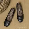 Zapatos de Salón de Punta Cuadrada y Boca Baja Estilo Nuevo 2026 Piel Suave Suela Suave Zapatos de Mujer para Primavera y Otoño Zapatos de Piel Cómodos Retro Zapatos de Mujer para Mamá Moda