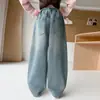 Calça Jeans Feminina Primavera e Outono 2026 Nova Casual Menina Estilo Coreano Crianças Médias e Grandes Estampa Cartoon Jeans Calça de Perna Larga