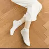 Calcetines Cortos de Primavera y Verano para Mujer con Lazo en Relieve 3D, Transpirables, Absorbentes de Sudor, Versátiles, Estilo Universitario, Calcetines Blancos de Dibujos Animados