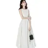 Vestido branco com pérolas estilo Hepburn + jaqueta curta de chifon floral, um conjunto feminino para primavera e outono
