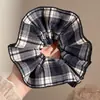 Scrunchie Color Block para Mulheres, Estilo Coreano, Vibe Preguiçosa, Cor Azul e Café, Estampa Retro de Alta Qualidade, Elástico para Rabo de Cavalo, Elástico para Coque