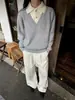 Suéter gris oscuro de imitación dos piezas con cuello en V, unisex, otoño/invierno, estilo casual y relajado, capa base de punto, top interior con cuello